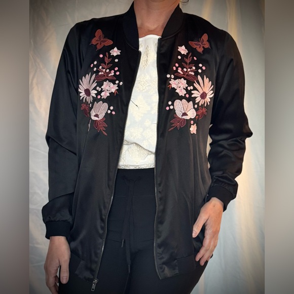 Xhilaration Black and Floral Satin Jacket - Picture 3 of 8